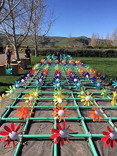 Austin Planter Classic Spinning Daisies for Patio, Lawn & Garden