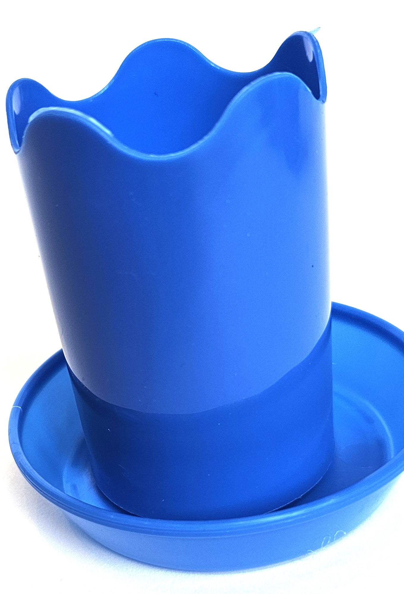 Austin Planter Plastic Flower Pot with Saucer less than 6 inch
